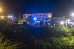 Pkw kommt von der Straße ab und landet im Spitzer Bach